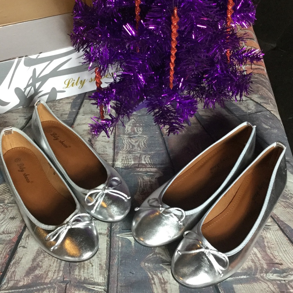 Silver metallic ballerina flats NIB var sizes